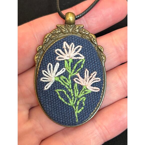 Daisy Bouquet on Blue Fabric Embroidery Necklace - Picture 3 of 3